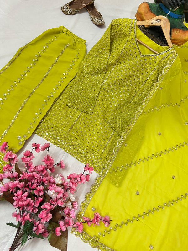 ENHANCE THE BEAUTY OF YOUR WARDROBE WITH THIS NEWLY LAUNCHED KURTI & PLAZZO